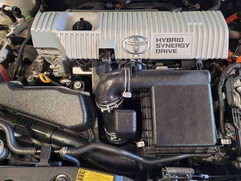 Used 2015 Toyota Prius Five image 30