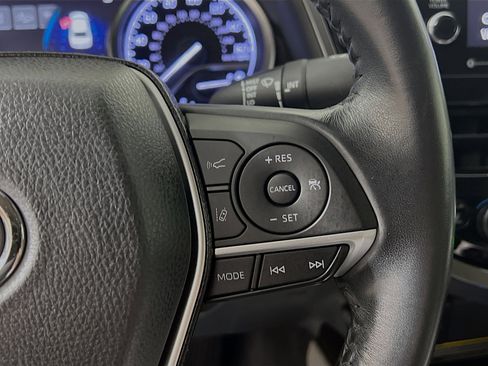 Used 2021 Toyota Camry XLE image 20