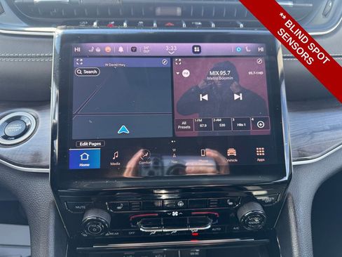 Used 2023 Jeep Grand Cherokee Limited w/ Black Appearance Package image 26