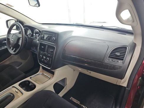 Used 2014 Dodge Grand Caravan SXT image 12