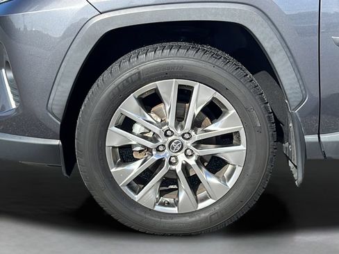 Used 2020 Toyota RAV4 XLE Premium FWD image 26