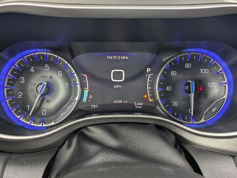 Used 2023 Chrysler Pacifica Touring-L FWD image 28