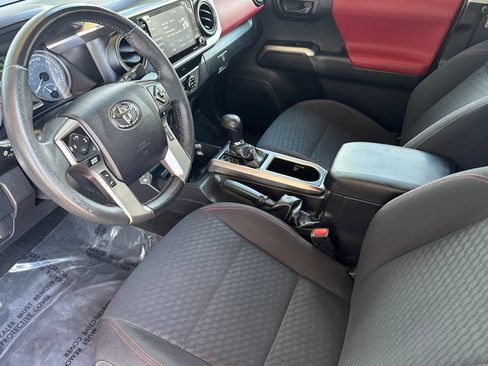 Used 2022 Toyota Tacoma SR5 RWD image 11