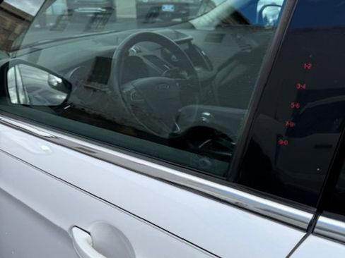 Used 2019 Ford Escape SEL image 5