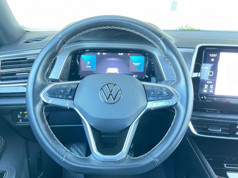 Used 2025 Volkswagen Atlas Cross Sport SE image 28