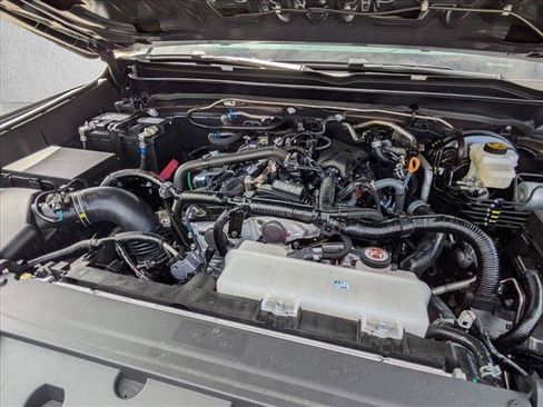 Used 2025 Toyota Tacoma SR5 AWD/4WD image 25