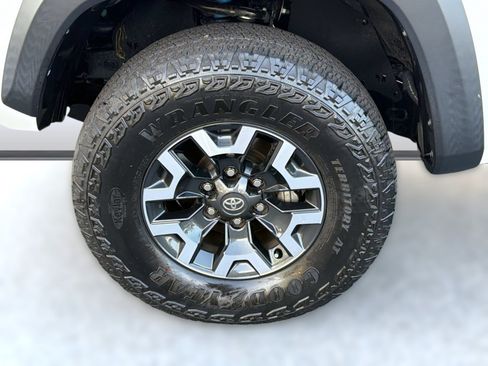 Used 2022 Toyota Tacoma TRD Off-Road w/ Technology Package RWD image 13