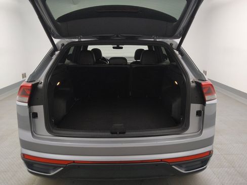 Used 2021 Volkswagen Atlas Cross Sport SE image 29