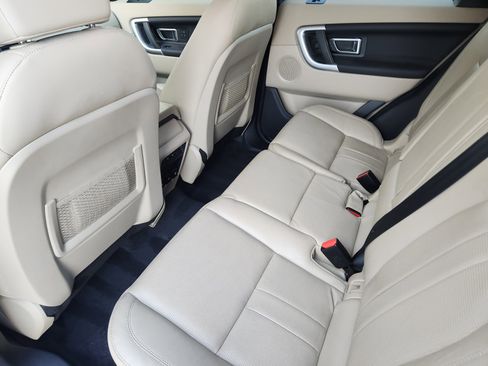 Used 2018 Land Rover Discovery Sport HSE image 32