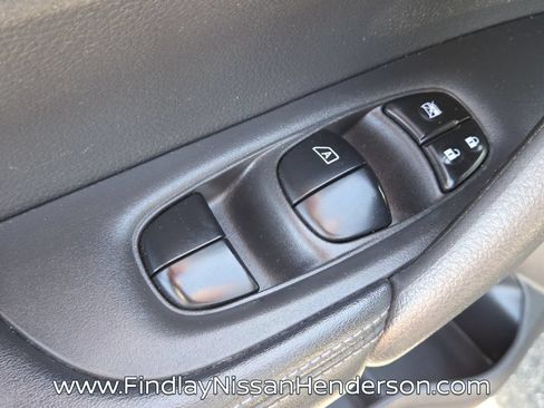 Used 2020 Nissan Rogue SV FWD image 20