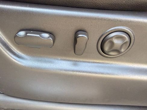 Used 2013 Chevrolet Avalanche LTZ image 15