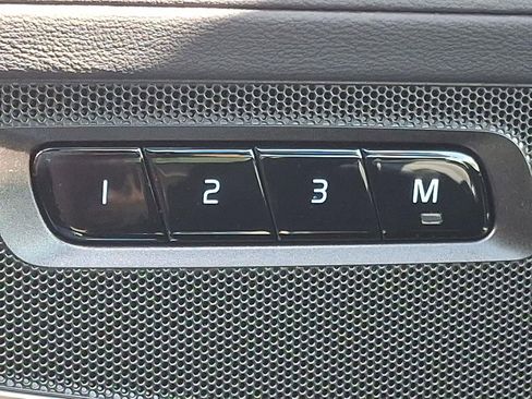 New 2025 Volvo XC90 T8 Core image 17