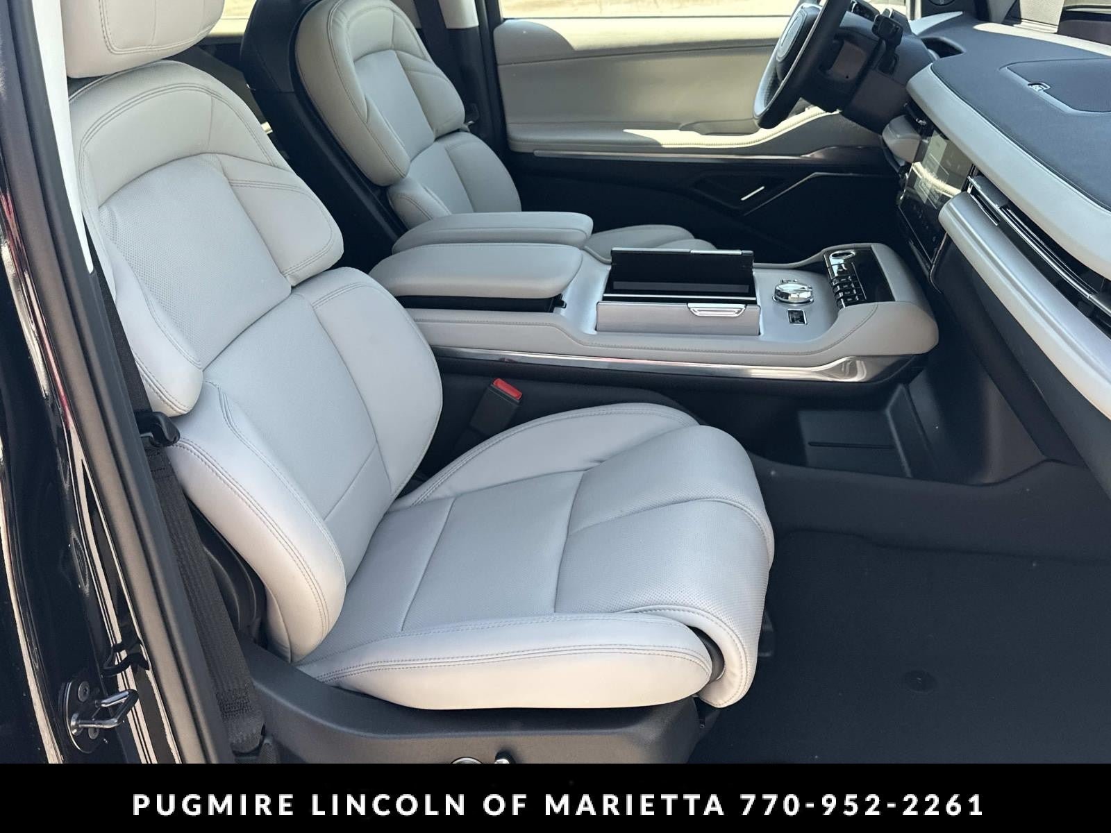 New 2026 Lincoln Navigator Premiere AWD/4WD image 14