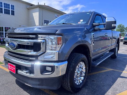 Used 2022 Ford F250 XLT w/ XLT Premium Package AWD/4WD image 2