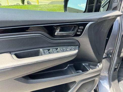 Used 2025 Honda Odyssey Touring image 11