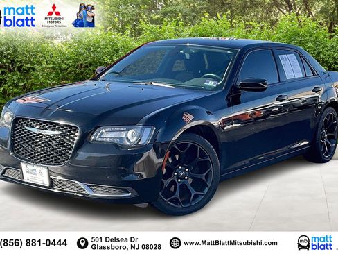 Used 2019 Chrysler 300 Touring w/ Sport Appearance Package image 1