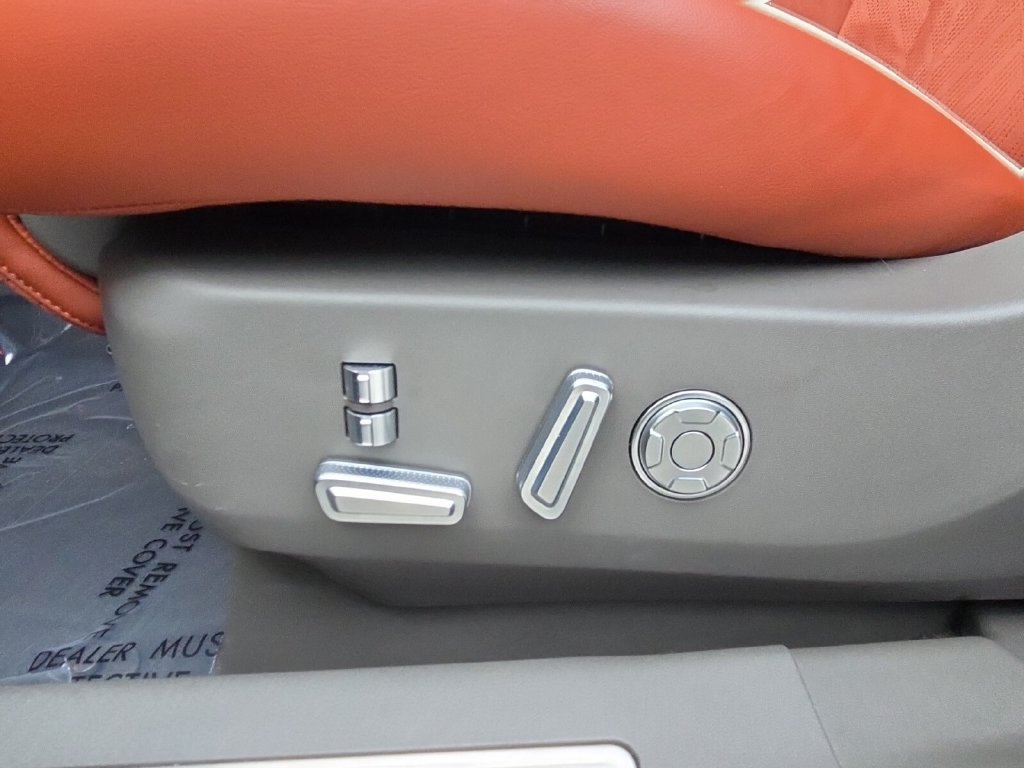 Used 2025 Lincoln Nautilus Black Label AWD/4WD image 11