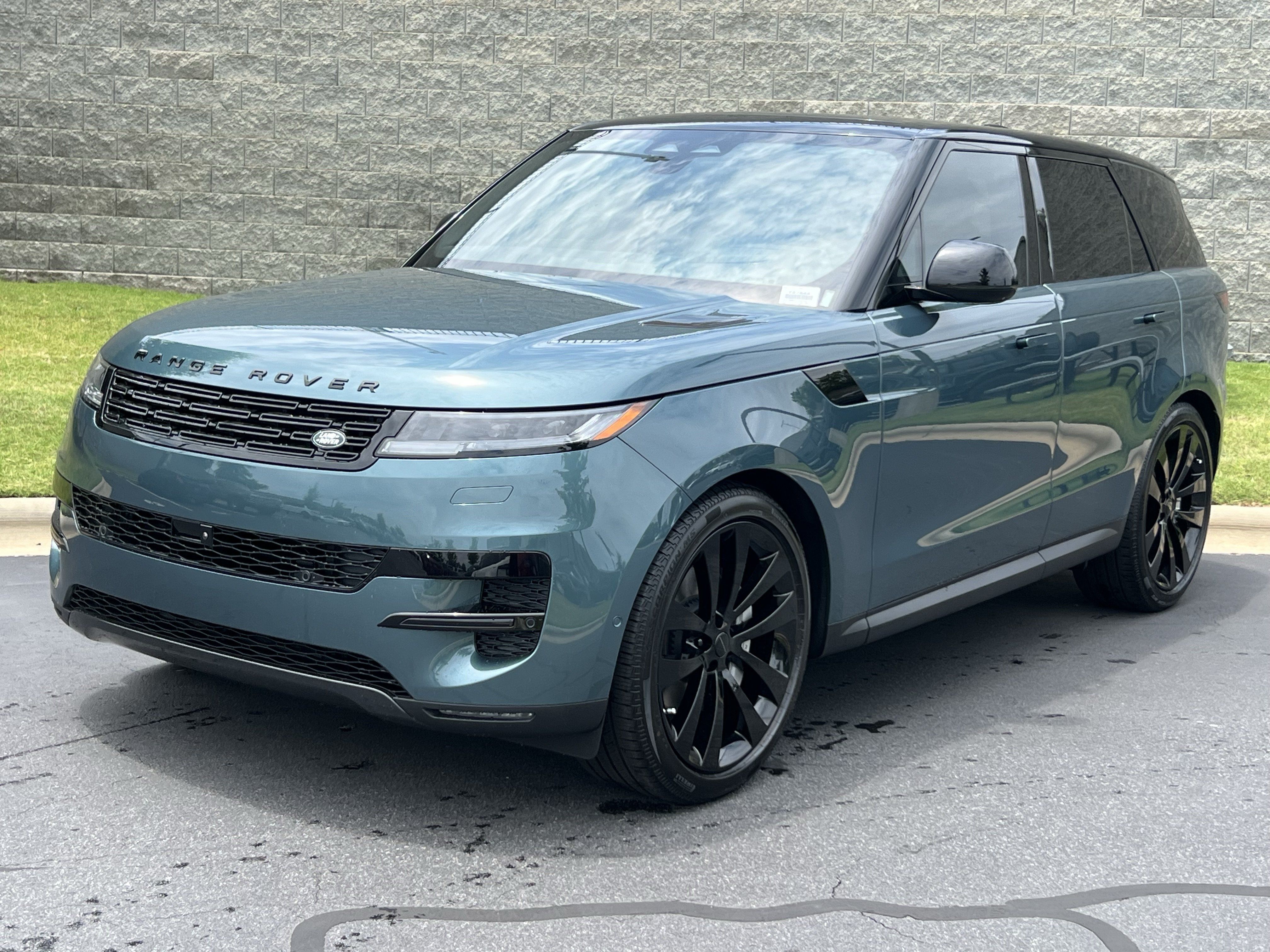 New 2026 Land Rover Range Rover Sport SE AWD/4WD image 2