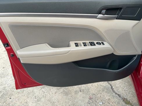 Used 2019 Hyundai Elantra SEL image 16