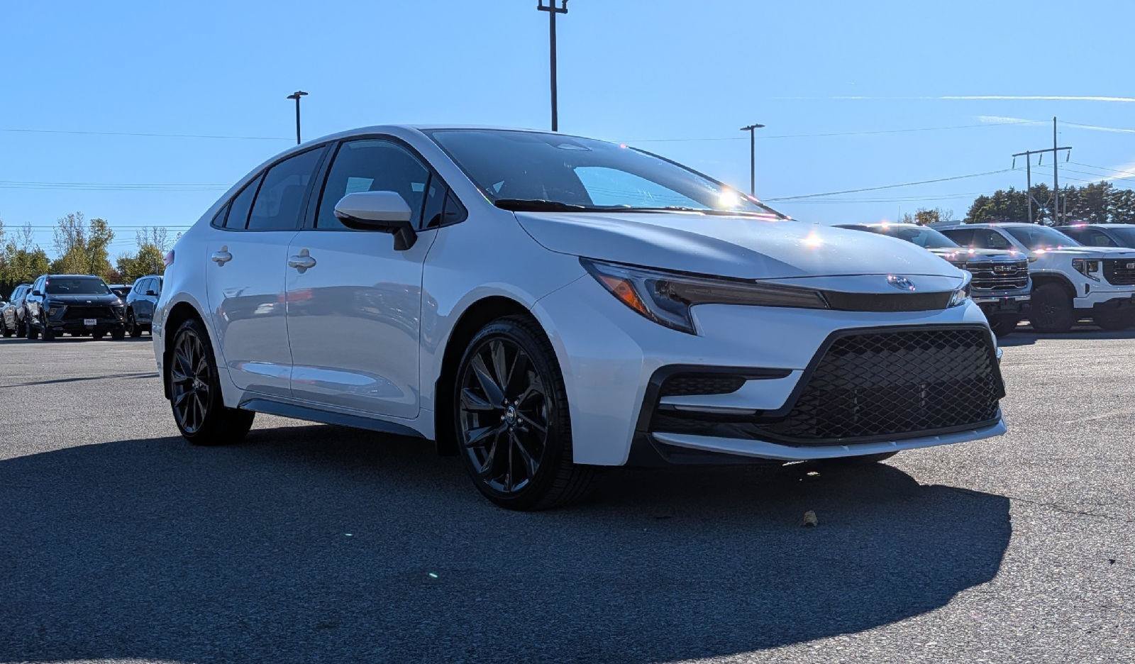 Used 2025 Toyota Corolla SE FWD image 4
