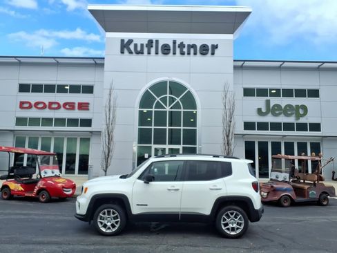 Used 2022 Jeep Renegade Latitude AWD/4WD image 1
