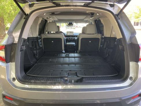Used 2025 Honda Pilot Touring image 8