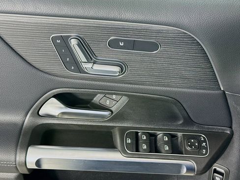 Used 2026 Mercedes-Benz GLB 250 4MATIC image 18