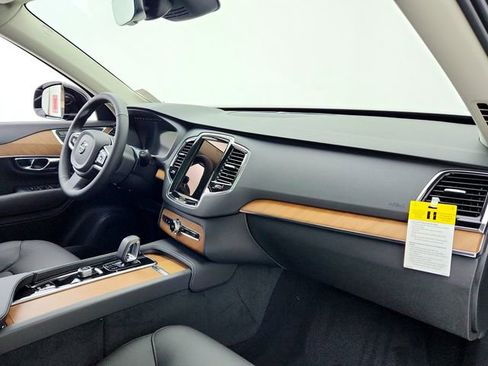 New 2025 Volvo XC90 B6 Plus w/ Protection Package Premier image 17