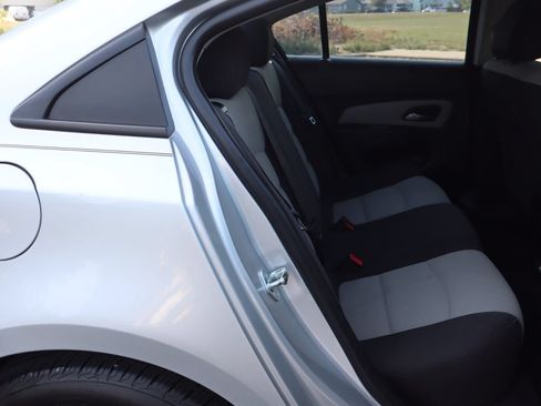 Used 2016 Chevrolet Cruze LS FWD image 21
