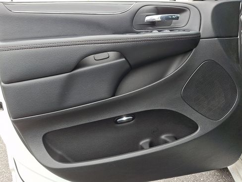 Used 2019 Dodge Grand Caravan SE image 13