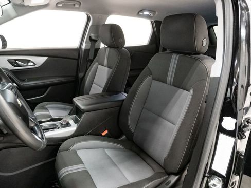 Used 2025 Chevrolet Blazer LT image 9