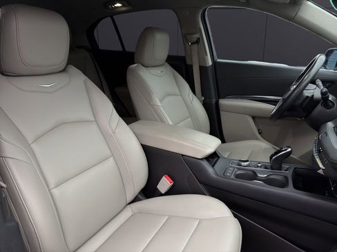 Used 2023 Cadillac XT4 Luxury image 14