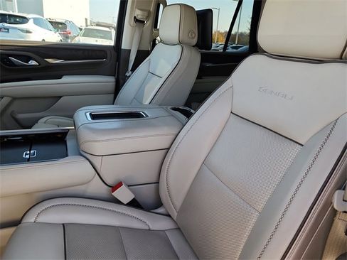 Used 2022 GMC Yukon Denali w/ Denali Ultimate Package image 14