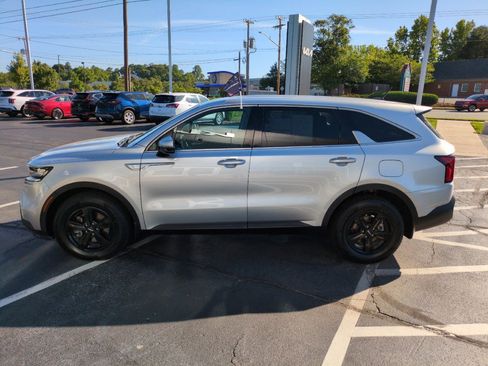 Used 2022 Kia Sorento LX FWD image 4