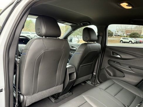 Used 2025 Buick Envista Sport Touring image 27