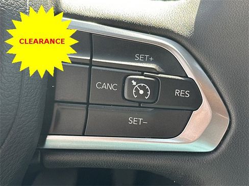 Used 2024 Jeep Compass Latitude image 27