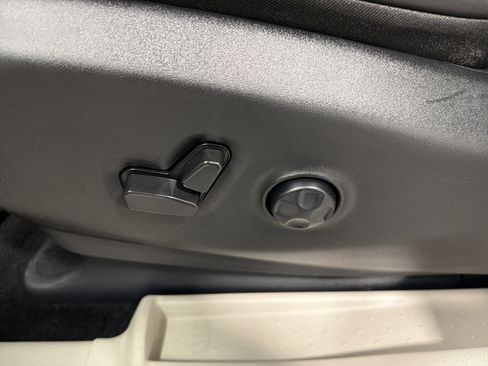 Used 2024 Chrysler Pacifica Limited image 22