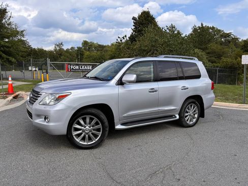 Used 2011 Lexus LX 570 4WD w/ Luxury Pkg image 3