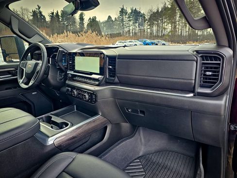 Certified 2024 Chevrolet Silverado 2500 LTZ w/ LTZ Convenience Package image 43