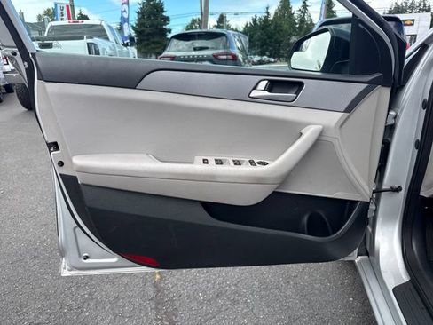 Used 2015 Hyundai Sonata SE FWD image 23