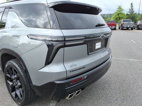 Certified 2025 Chevrolet Traverse RS FWD image 13