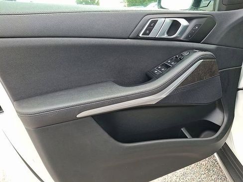 Used 2022 BMW X5 xDrive40i w/ Premium Package AWD/4WD image 15