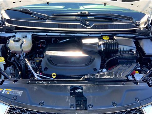 Used 2023 Chrysler Pacifica Touring-L image 30