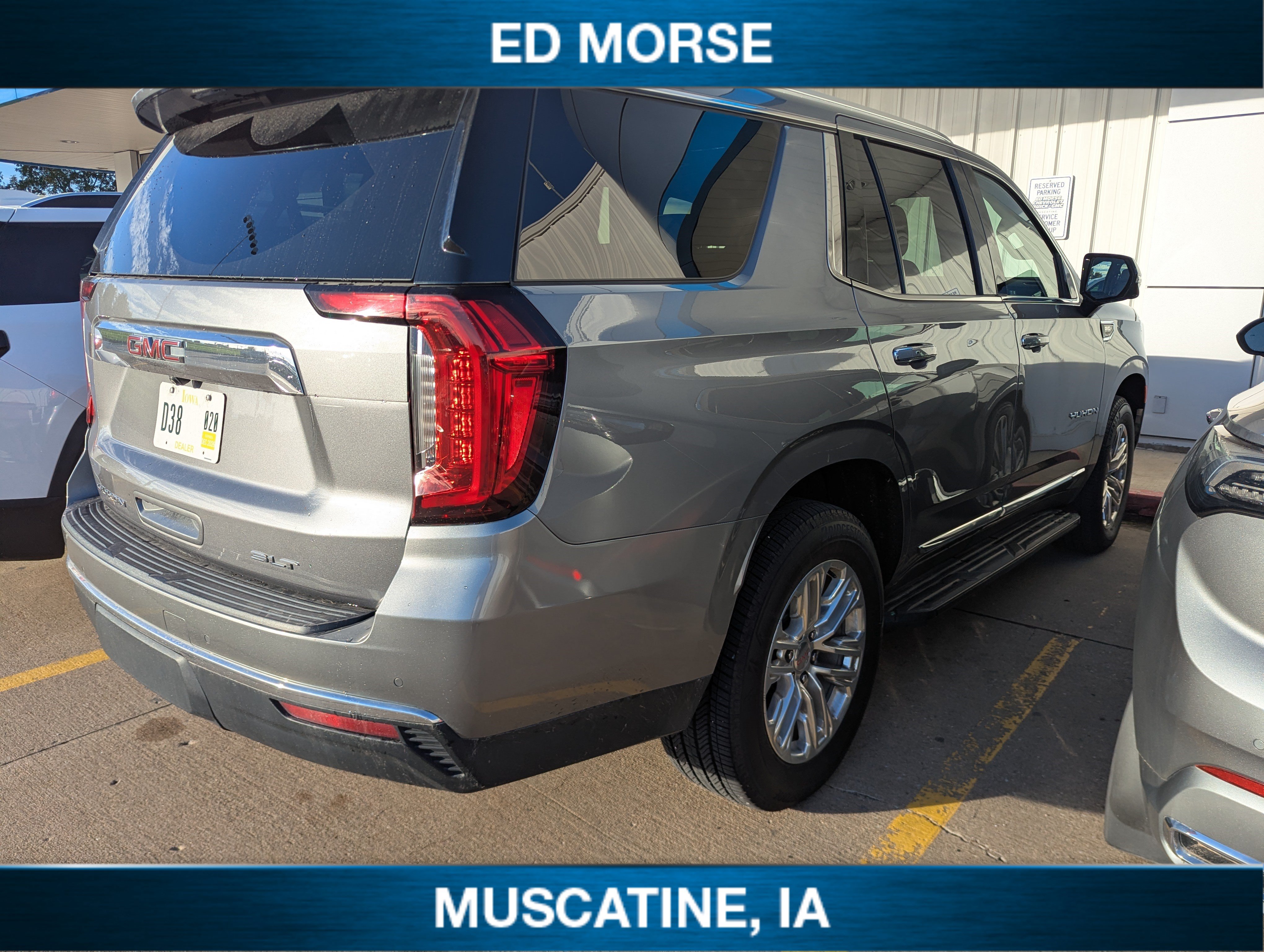 Used 2022 GMC Yukon SLT w/ SLT Luxury Package AWD/4WD image 4