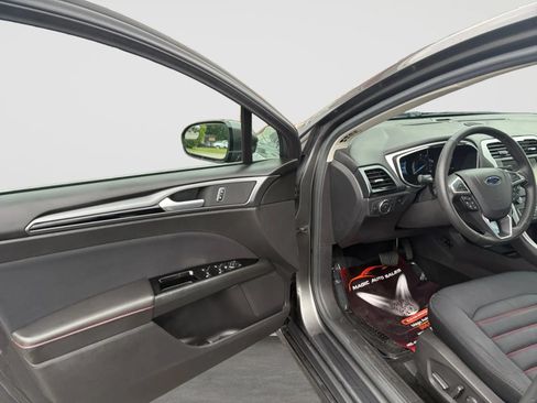 Used 2016 Ford Fusion SE AWD/4WD image 11