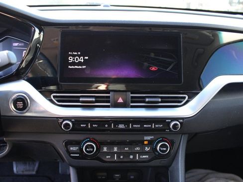Used 2022 Kia Niro EX Premium image 16
