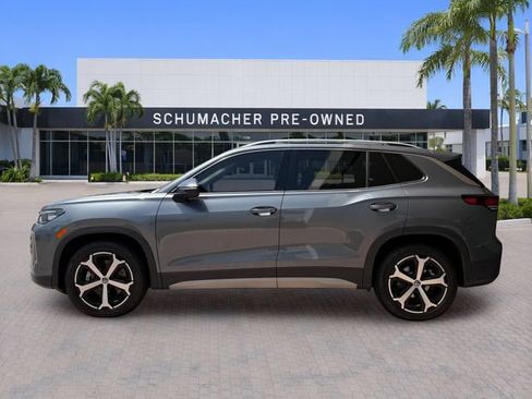 Used 2025 Volkswagen Tiguan SE w/ Panoramic Sunroof Package AWD/4WD image 4