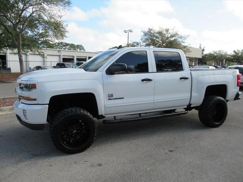 Used 2018 Chevrolet Silverado 1500 LT w/ All Star Edition image 4
