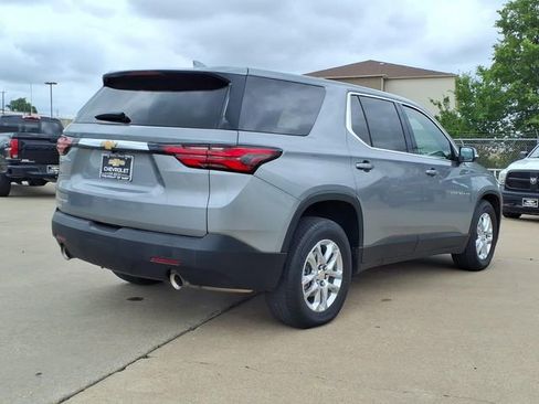 Used 2023 Chevrolet Traverse LS w/ Safety Package FWD image 5