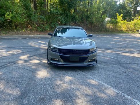 Used 2017 Dodge Charger SXT w/ Blacktop Package RWD image 2